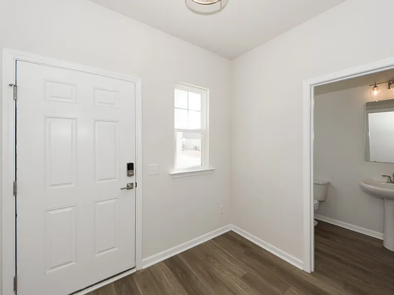 429 Eva St — Photo 6