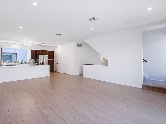 4th image of 113 NE 6th St #3611