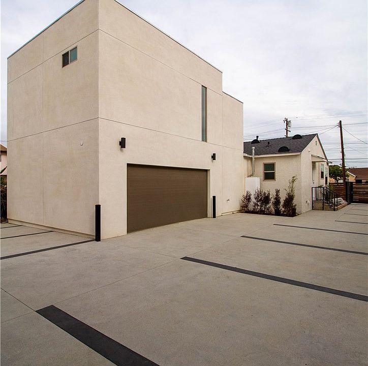 1st image of 16509 S Manhattan Pl