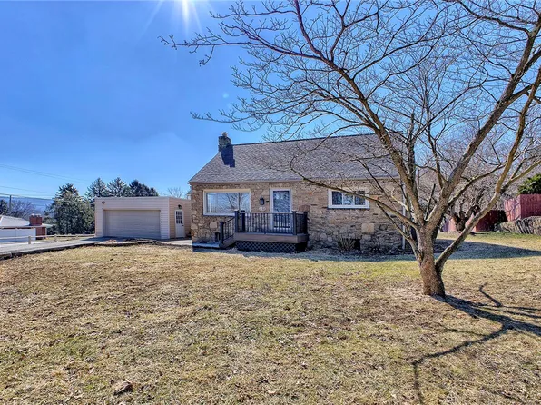 1155 Post Dr, Latrobe, PA 15650