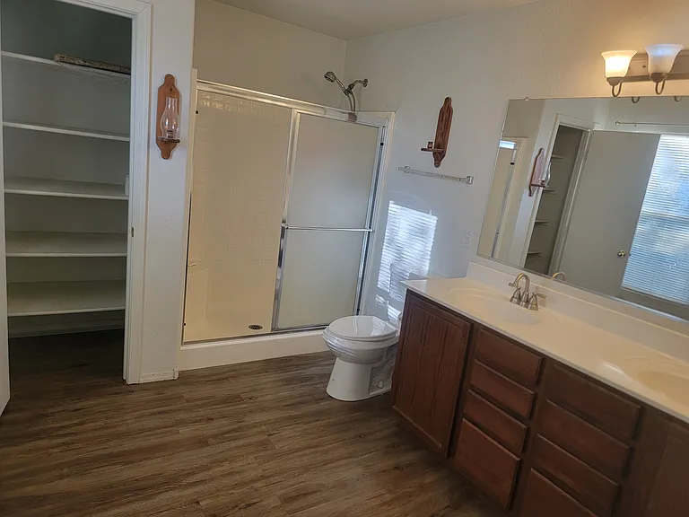 1289 E Clifton Ave — Photo 17