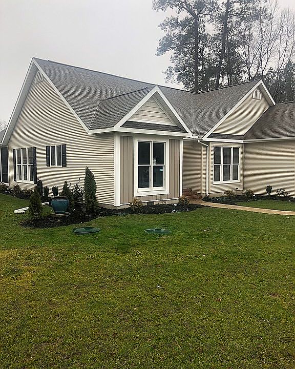 1st image of 220 Tanglewood Dr