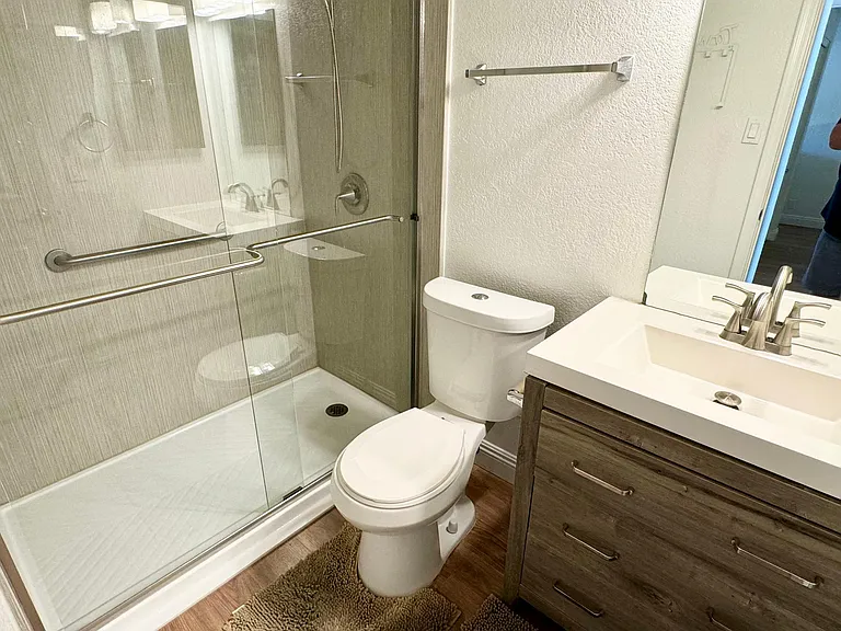 1005 W 5th St #204 — Photo 9