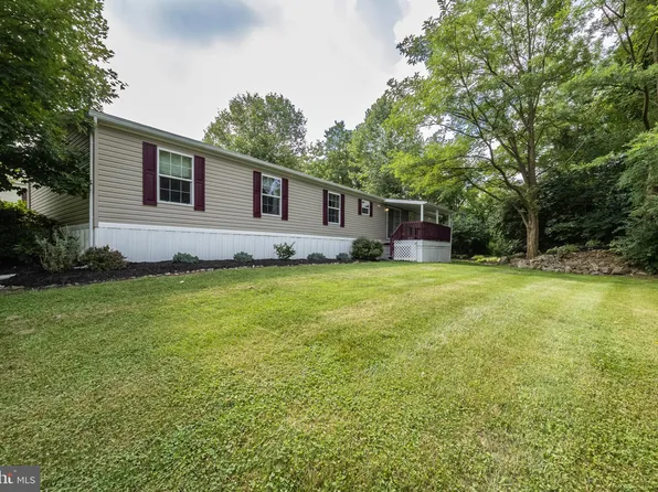 202 Deer Run Dr, Honey Brook, PA 19344