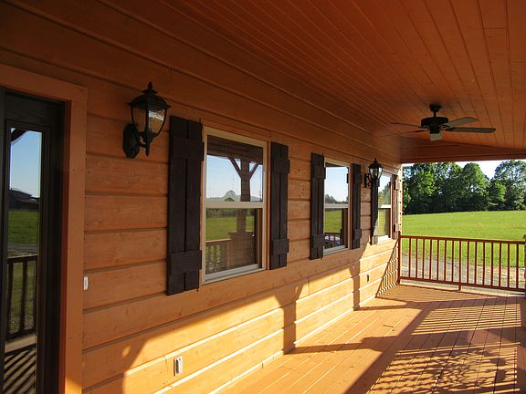 Nice sitting porch/ fan