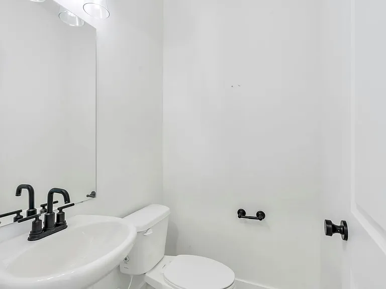 923 S 950 W — Photo 13