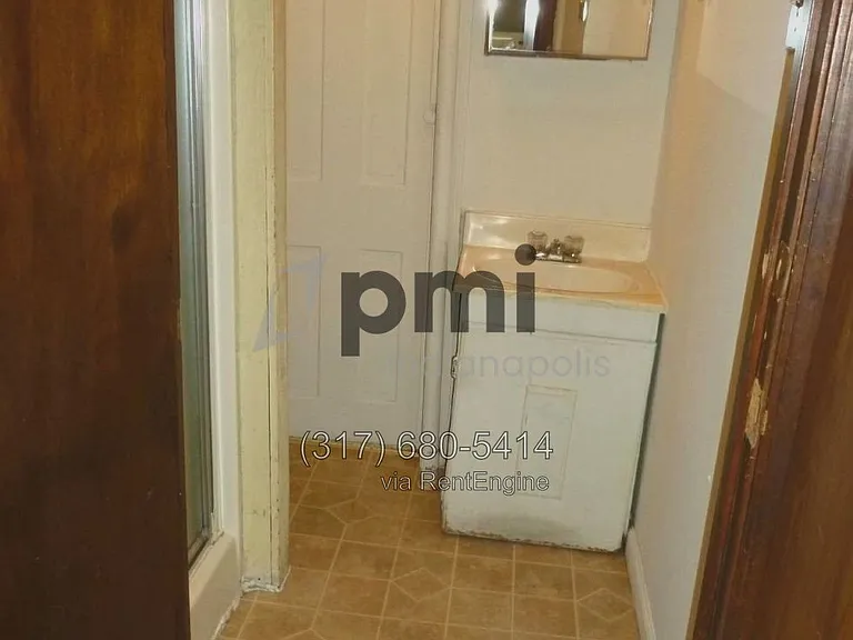 315 E 11th St — Photo 2