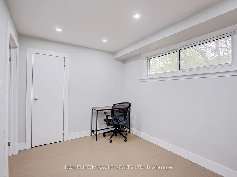 122 Ormond Dr — Photo 31
