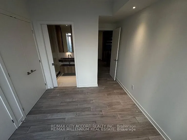 11 Yorkville Ave #3409 — Photo 5