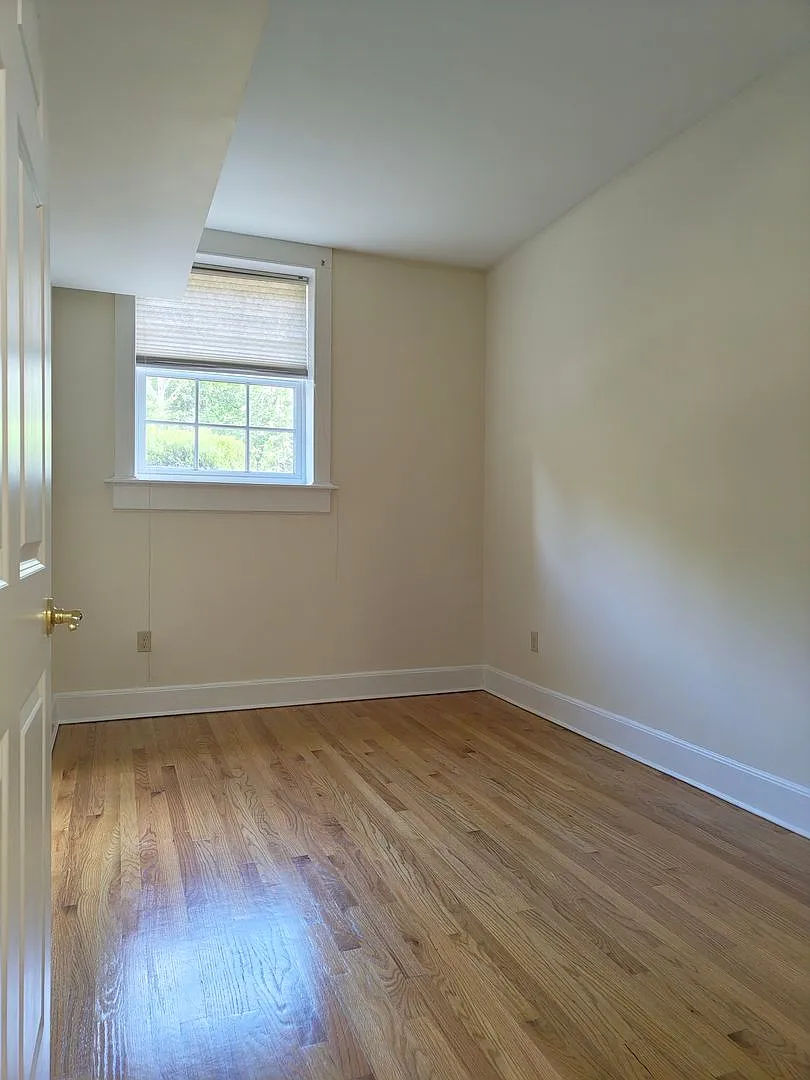 Beautiful 1BR in historic O'Connell School building on Park St in Bristol! — Photo 4