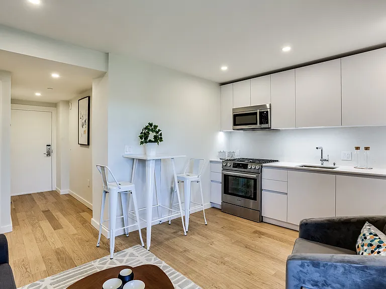 2900 Adams Mill — Photo 40