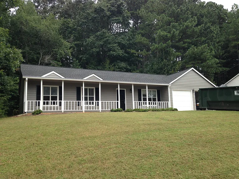 195 Riverchase Dr — Photo 1