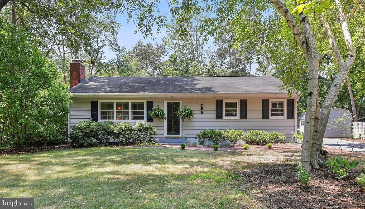 319 Fairview Dr photo 1