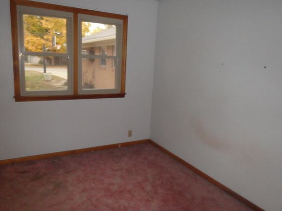 4th image of 101 S Cale St