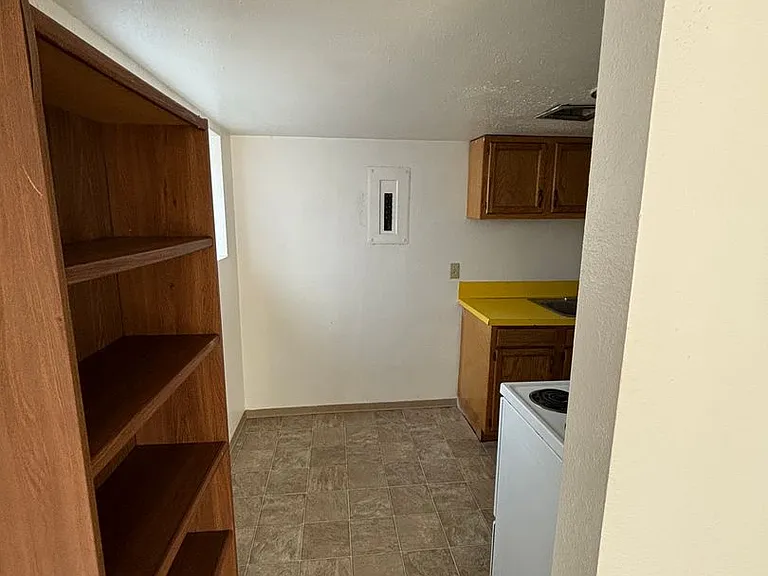 226 N Line St — Photo 14