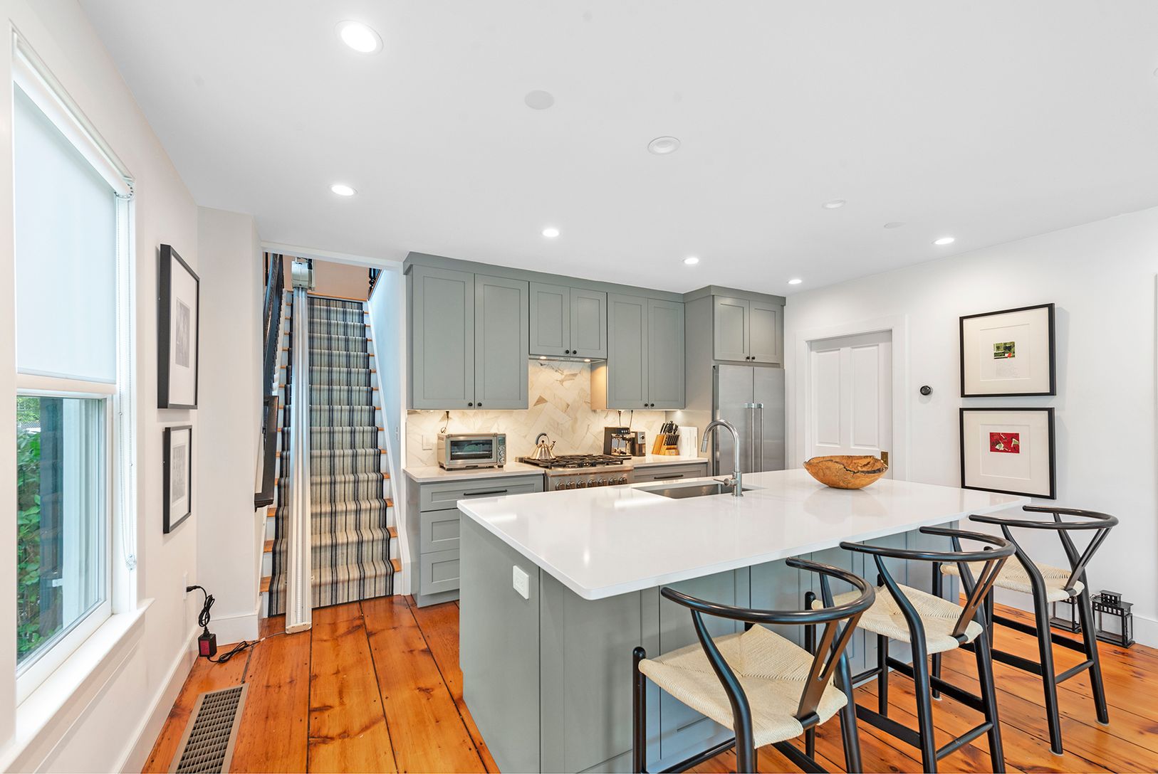  Kitchen & stairs to 2nd floor