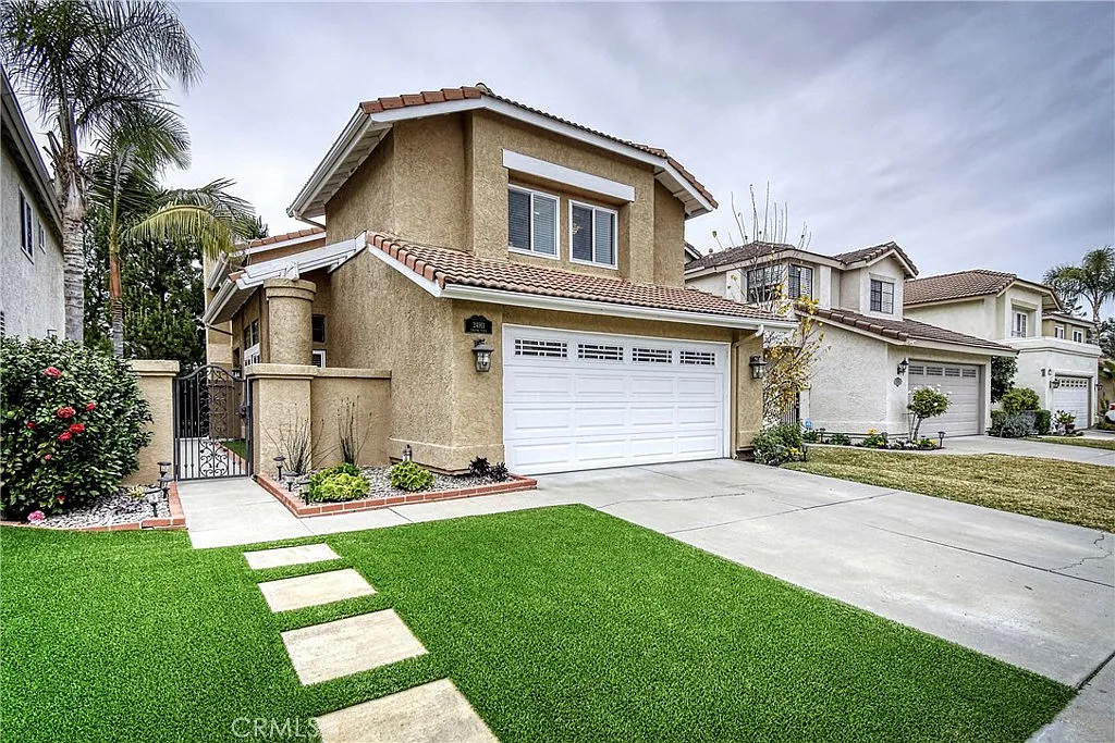 4 bed, 2.5 bath, 1865 sqft, $4,950 — Photo 1