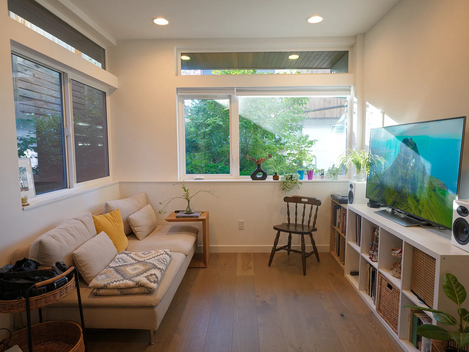 3 bed, 1289 sqft, $3,995 — Photo 1