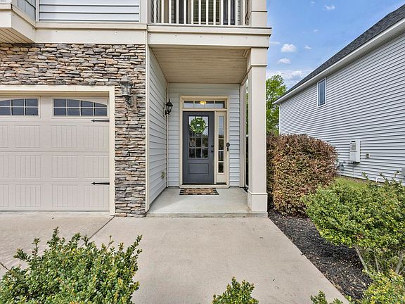 3rd image of 224 Rosecrest Rd