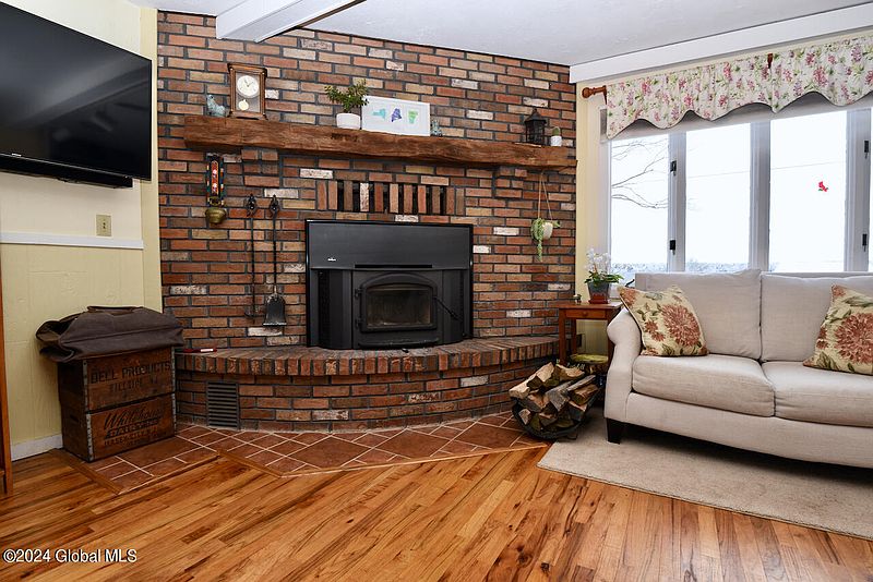 5th image of 392 Brownell Road
