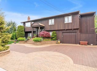 294 Blackheath Rd, Lido Beach, NY 11561