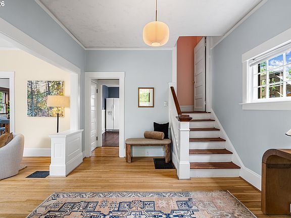 2nd image of 3025 NE Weidler St