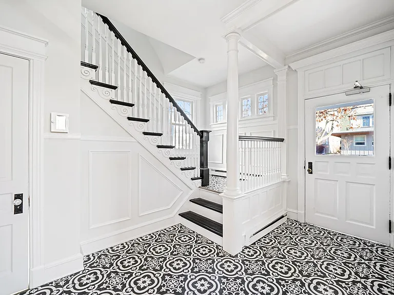 112 N Essex Ave #1 — Photo 2