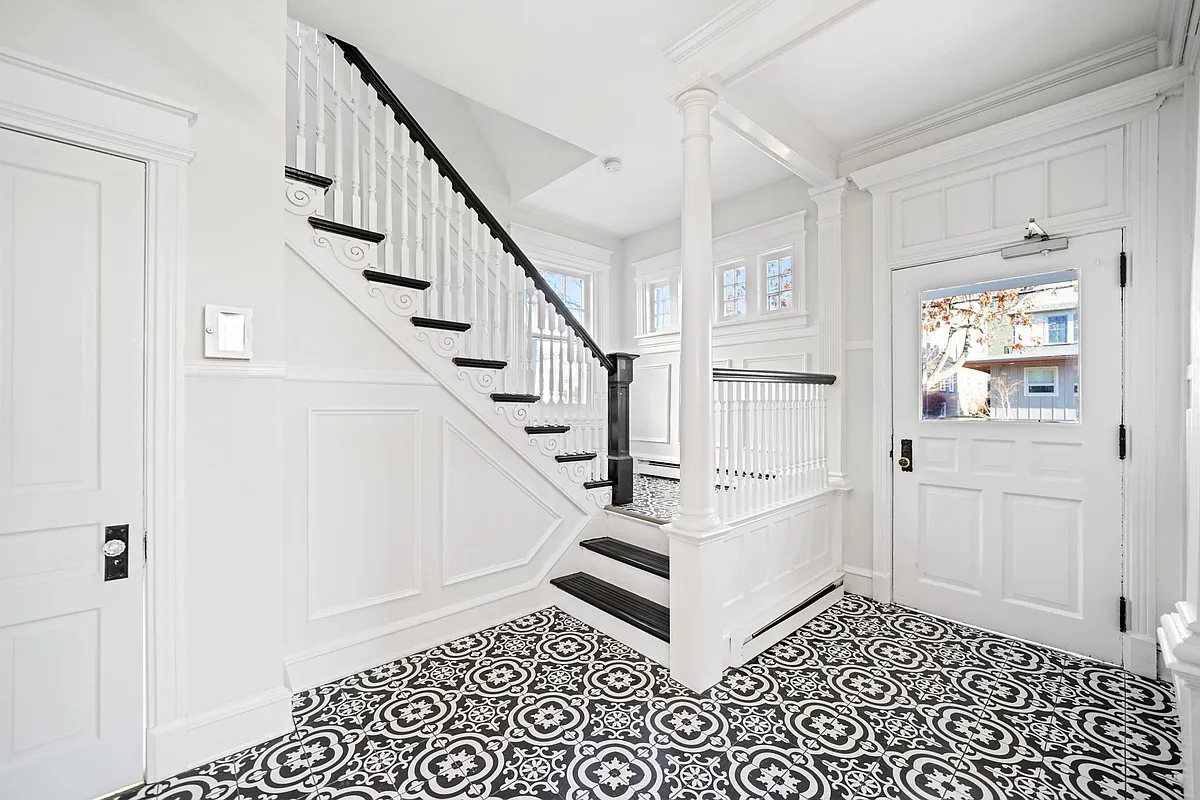 Building Photo - 112 N Essex Ave #1