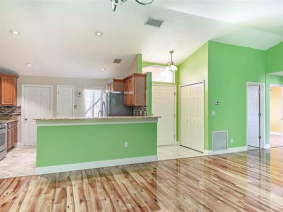 5th image of 209 E Washington St