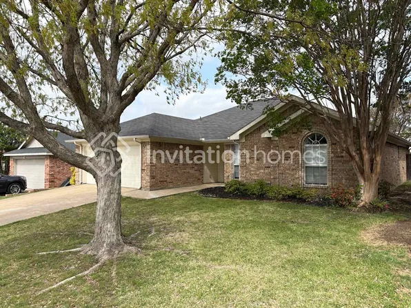 619 Saint Eric Dr, Mansfield, TX 76063