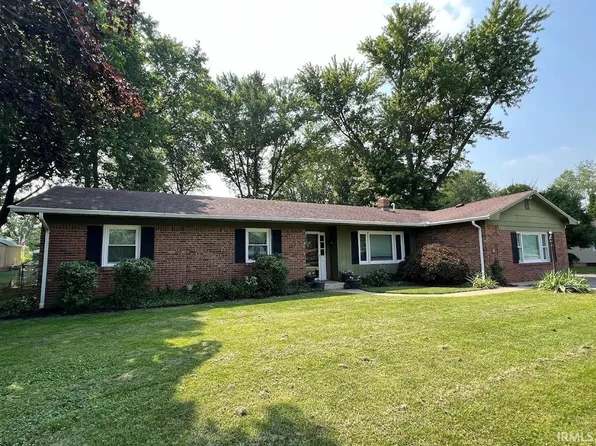 915 Hawthorne Ln, Logansport, IN 46947