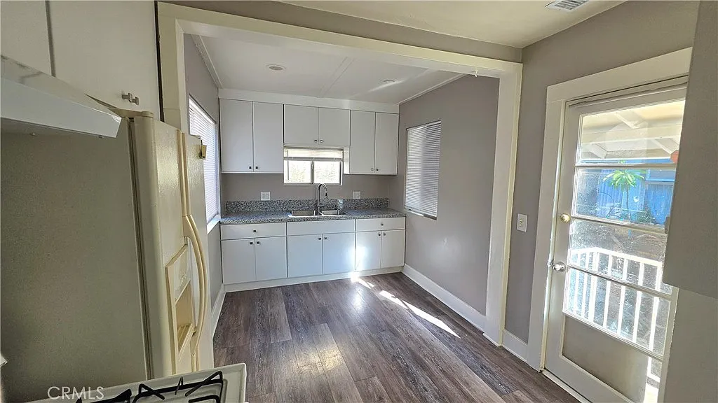 2 bed, 1.5 bath, 850 sqft, $3,200 — Photo 3