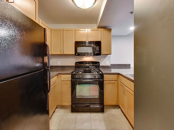 3rd image of 800 4th St SW #525