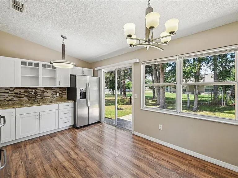 5 Cedar Ln — Photo 8