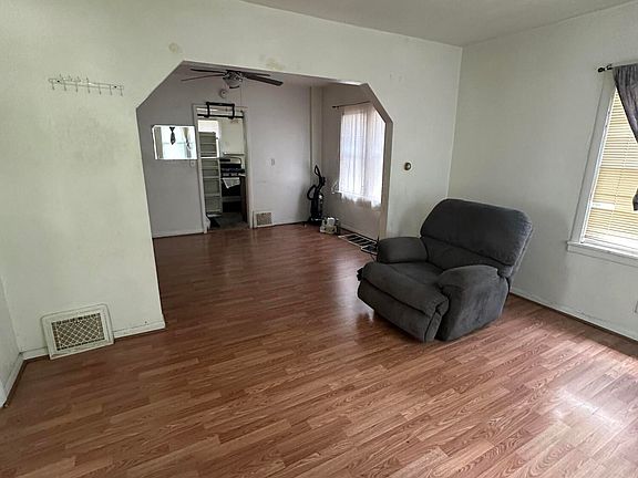 4th image of 450 24th St N