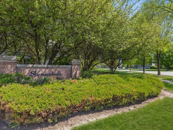 3414 Blue Ridge Dr, Carpentersville, IL 60110