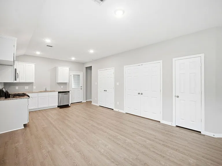 815 Jefferson Ave — Photo 11