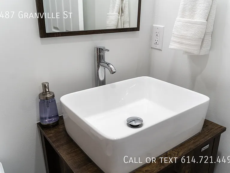1487 Granville St — Photo 39