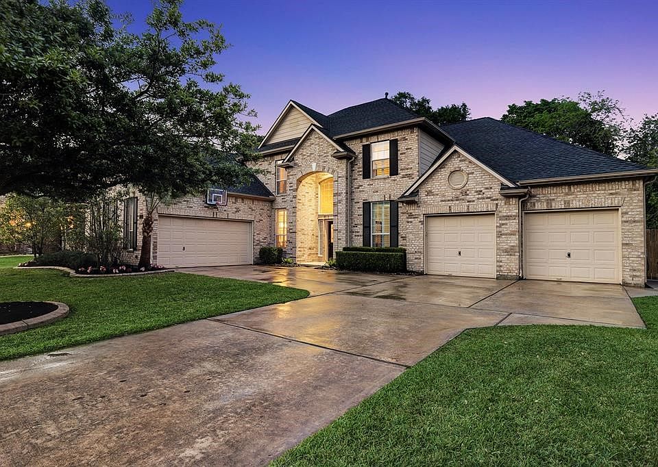 Gorgeous, stately 2-story 6 bedroom, 4 bathroom house with 4-car garage in the amazing Grand Lakes subdivision.