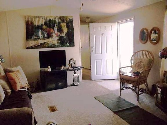 4th image of 211 Pebble Springs Dr