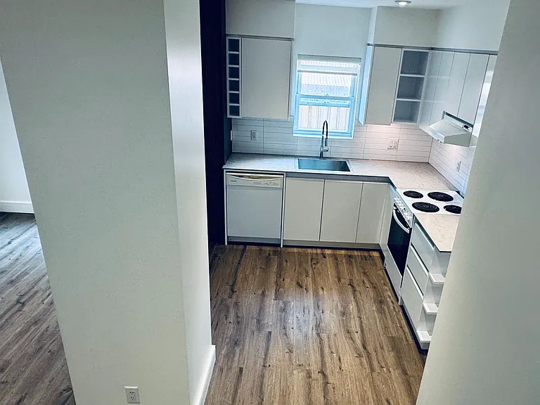 37 White Ave — Photo 18