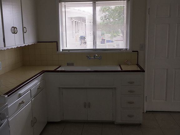 3rd image of 5625 1/2 Satsuma Avenue # Fl 2nd