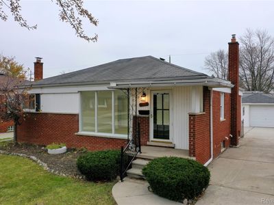 26712 Larchmont St, Saint Clair Shores, MI, 48081