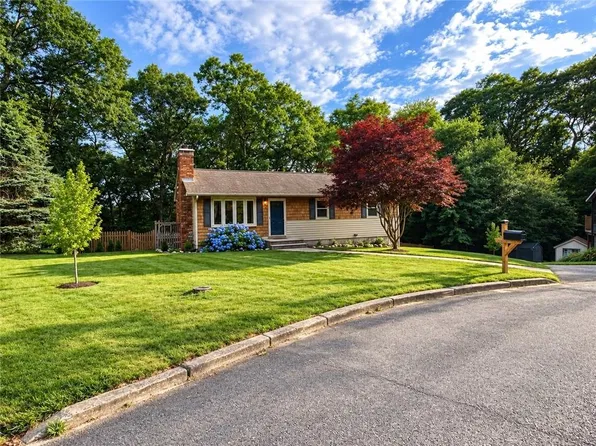 83 Woodmont Dr, North Kingstown, RI 02852