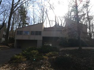 66 Davis Rd, Port Washington, NY 11050