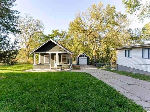 3138 Weber Cir, Omaha, NE 68112