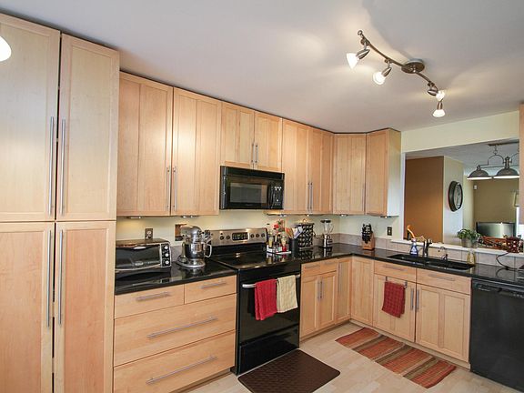 5th image of 200 Stafford Glen Ct