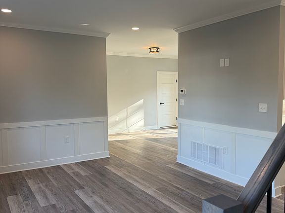 5th image of 444 Western Blvd