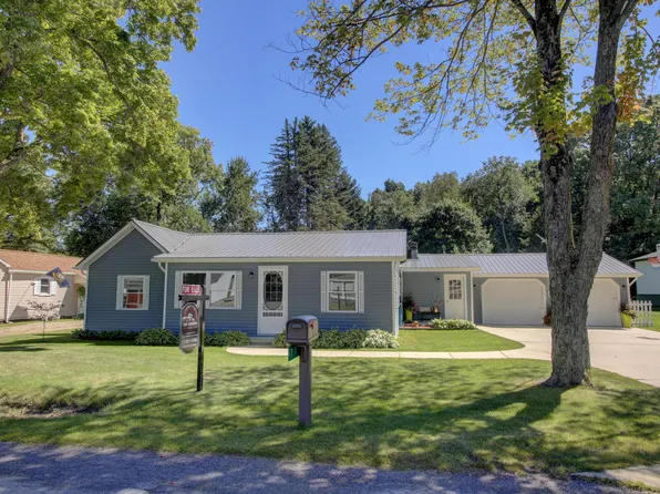 773 Swains Lake Dr, Concord, MI 49237