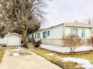 2537 Laurel Ln, Sycamore, IL 60178